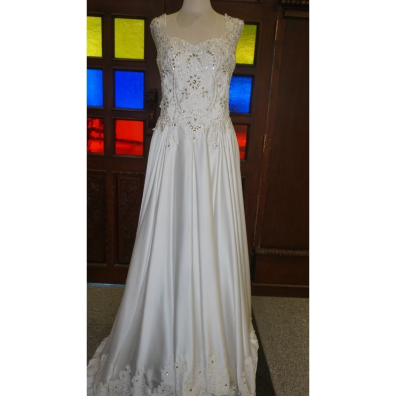 WD 22 || Wedding Dress Preloved Gaun Pengantin Ekor