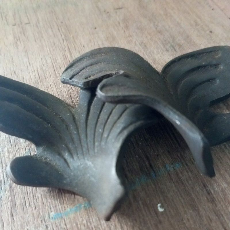 Daun Kupu Cepak Plat Tebal Ornamen Aksesoris Teralis Pagar Besi Tempa Sepasang