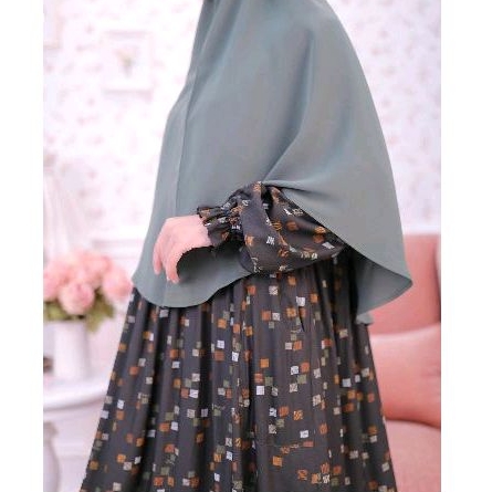 (Seharga Ditsy tanpa Fee) Ditsy Veil Marzan deep lichen short