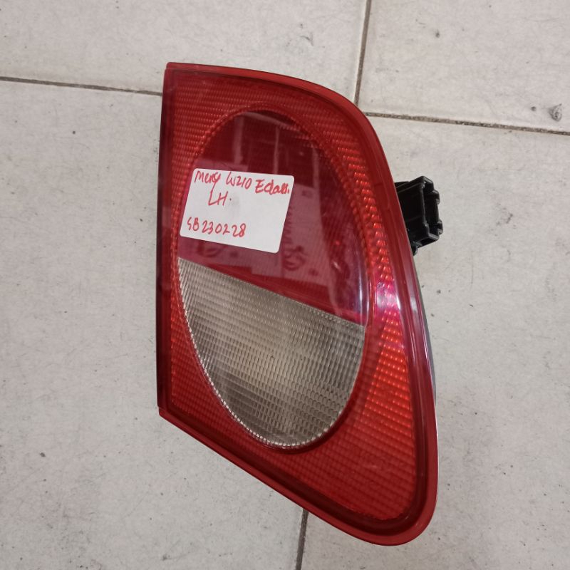 lampu bagasi mercy W210 kiri