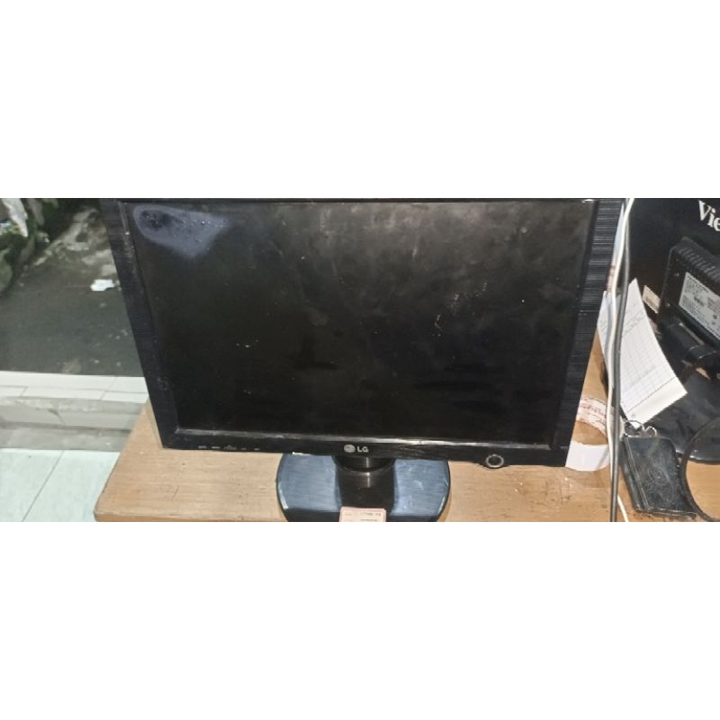 monitor komputer LG 17 L177wsbs wide rusak