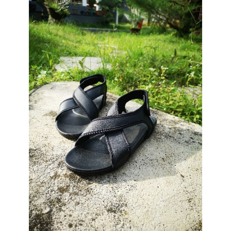 Yuki Mode Sandal Wanita FlipFlop Sendal Terbaru 2023 Ad1