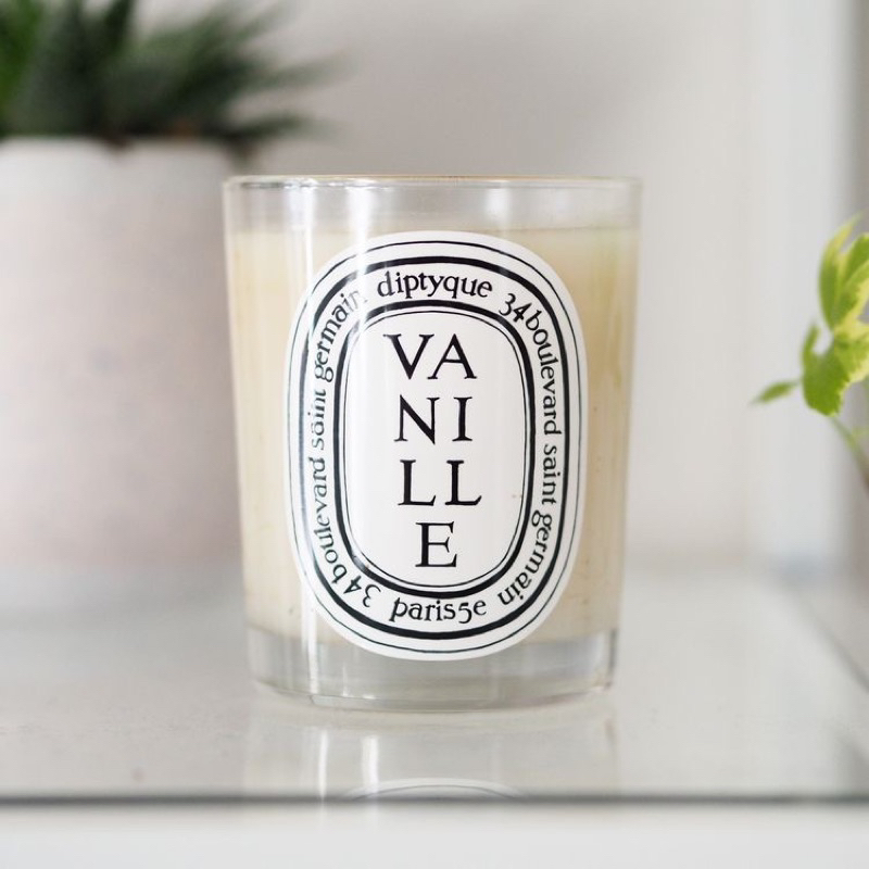 DIPTYQUE SCENTED CANDLES SERIES BAIES AMBER VANILLE | Scented Candle Aesthetic | Properti Foto Product Minimalis Mewah | Lilin Aromaterapi