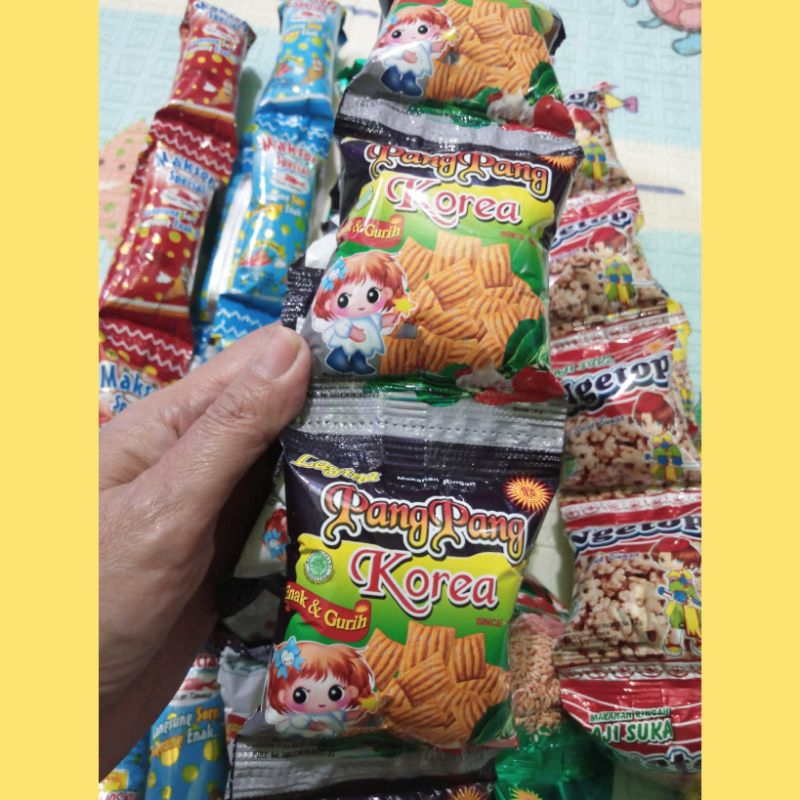 

Aneka Cemilan renceng Pang pang,Pilus bunga,Makaroni shorr,stik astaga bks Kecil jajanan murah 10 pcs