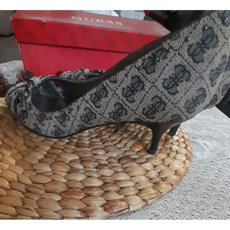 PRELOVED SEPATU HEELS MERK GUESS WANITA PEREMPUAN