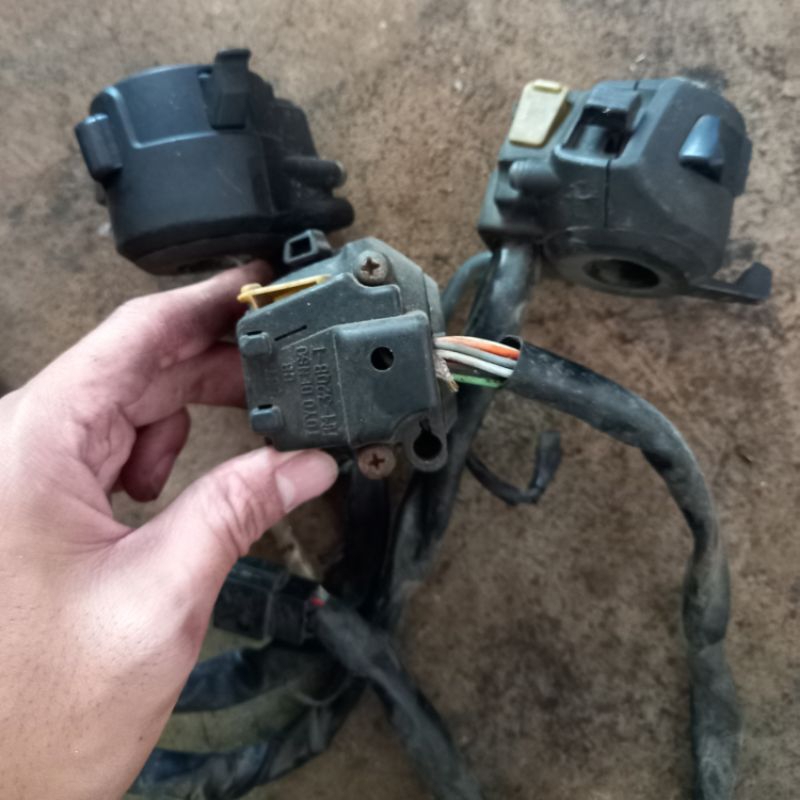 HOLDER SAKLAR KIRI TIGER REVO TIGER 2000 MEGAPRO ORIGINAL COPOTAN