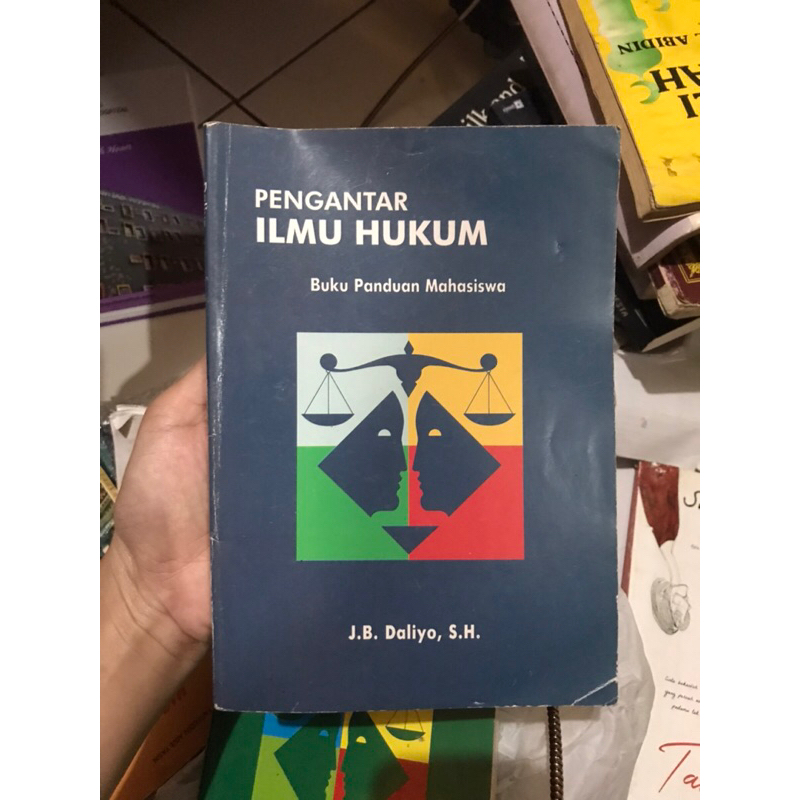 Pengantar Ilmu Hukum Biru - J.B. Daliyo, S.H