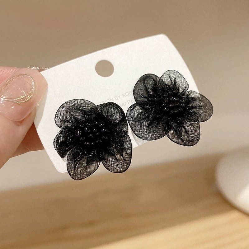 Anting Korea bunga puring warna hitam untuk wanita