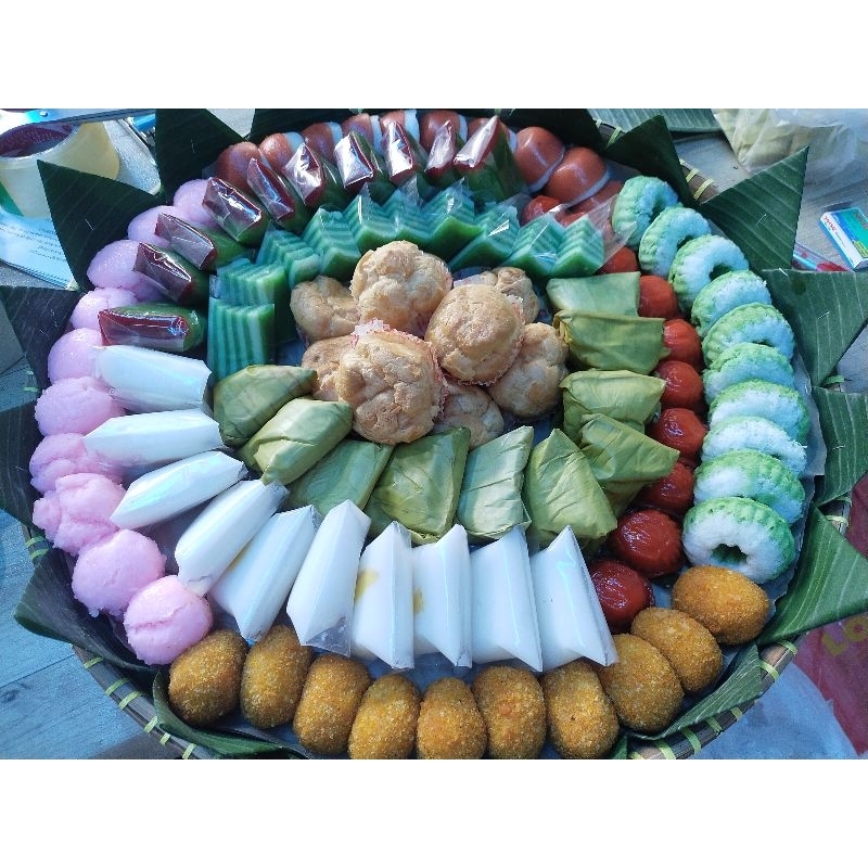 

Kue Tampah Isi 100 pcs Kue Standar Termurah