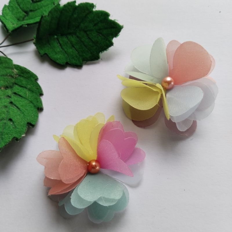 Aplikasi bunga 3D pelangi/aksesoris baju