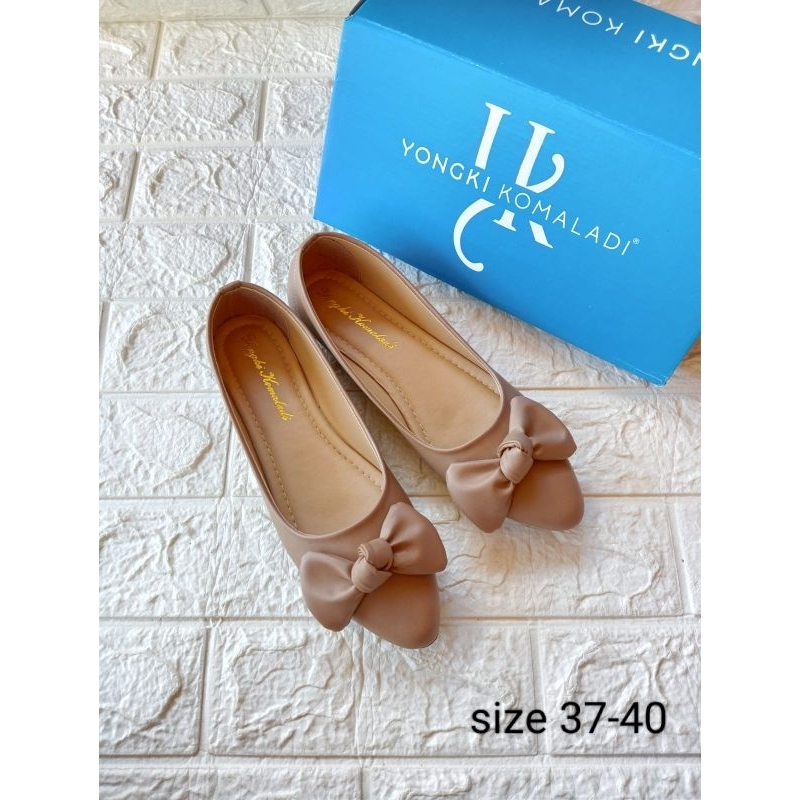 Flat Shoes Yongki Komaladi | Branded Matahari Best Seller | Sepatu Selop Wanita Warna Moca | Size 37