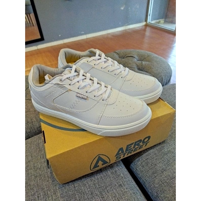 Aerostreet Hoops Putih Natural BNIB - Sepatu Sneakers