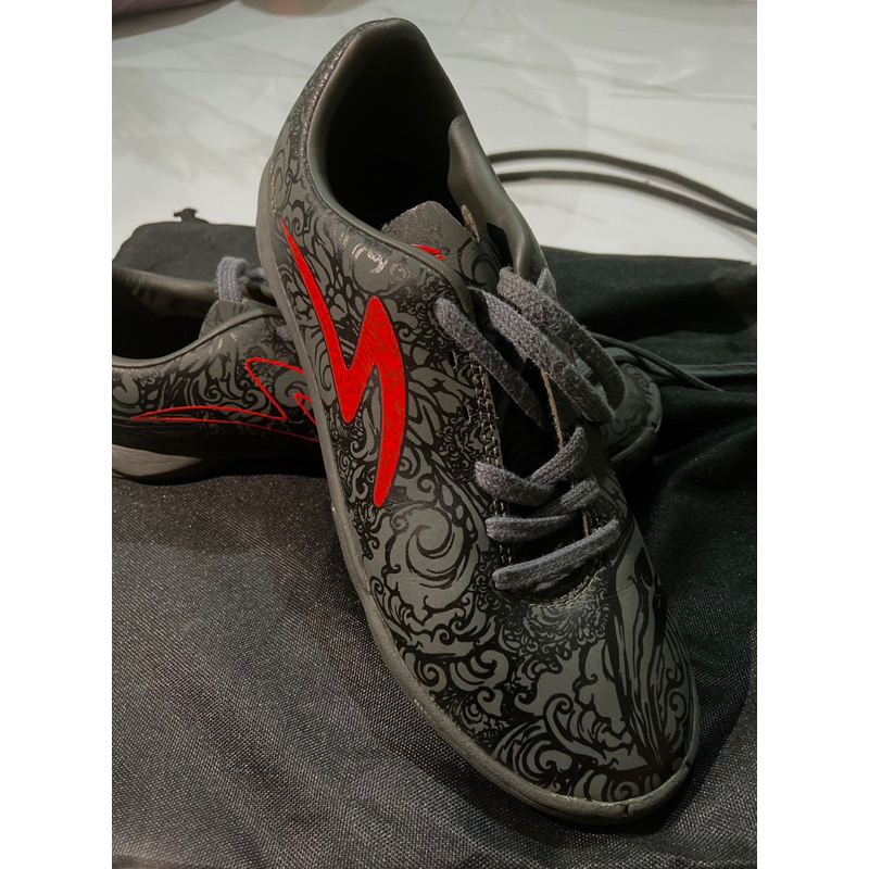 sepatu futsal bekas untuk anak specs ls etnis size 37
