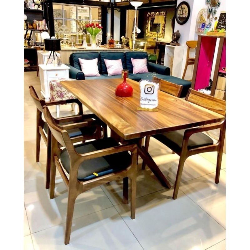 Meja makan kayu 4 kursi (khusus manado)