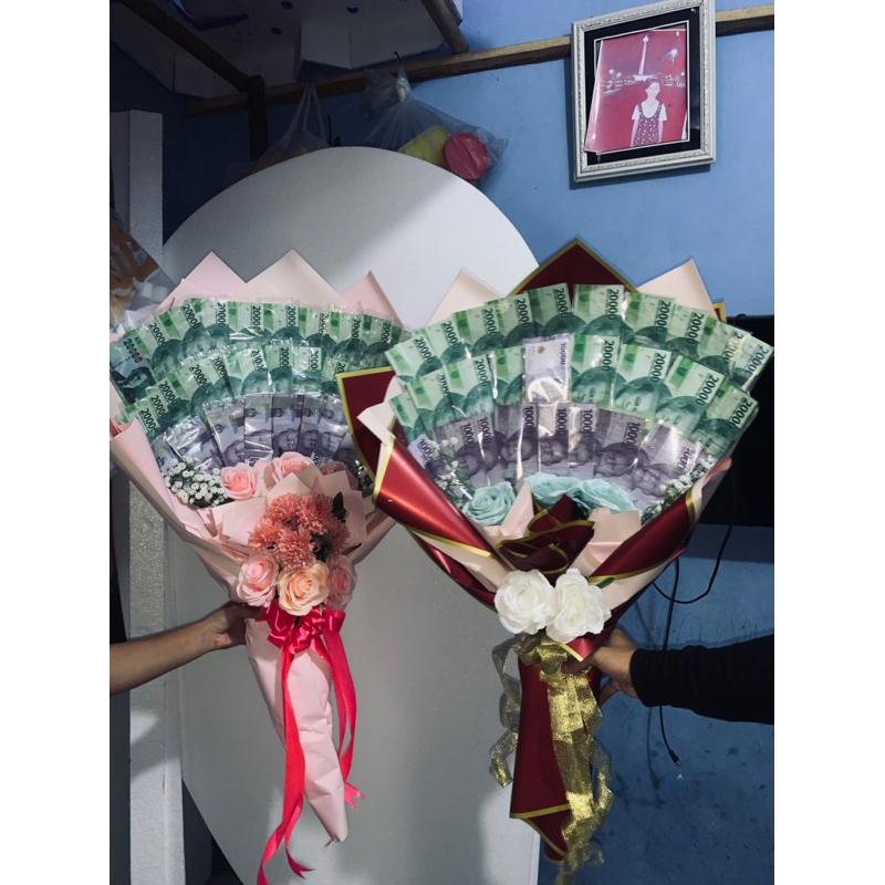 

Bucket uang berisi 700rb