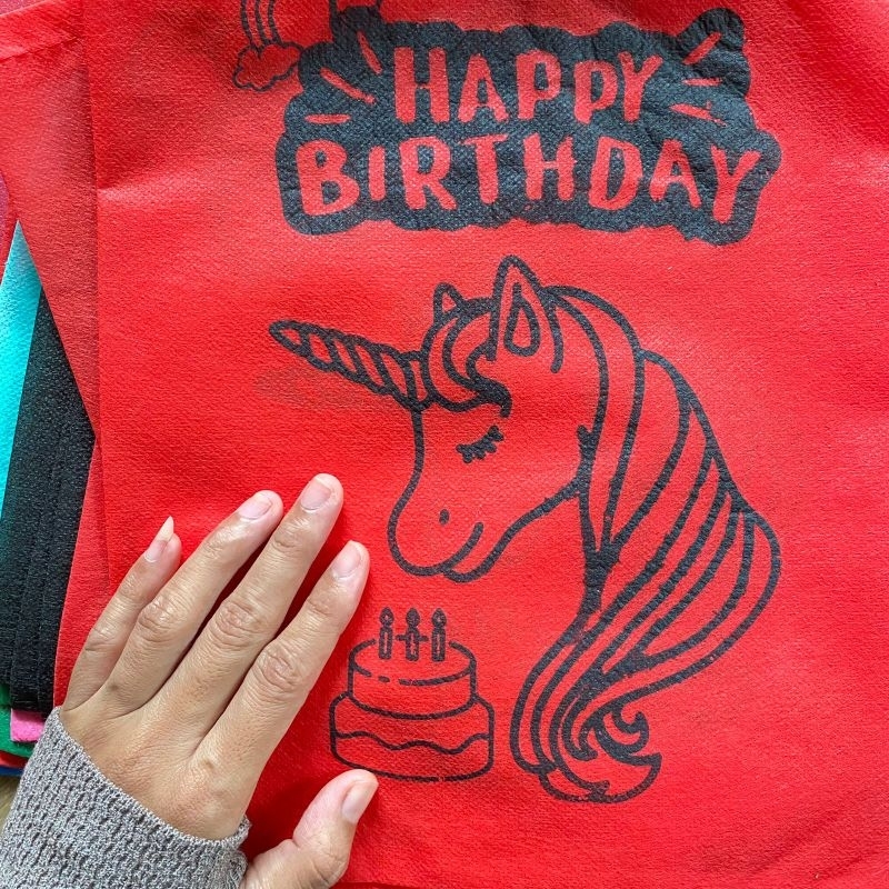 TAS ULTAH ANAK KEKINIAN MOTIF UNICORN MERAH TAS KADO ULTAH MURAH TERPOPULER TERLARIS READY SIAP KIRIM F 25x30