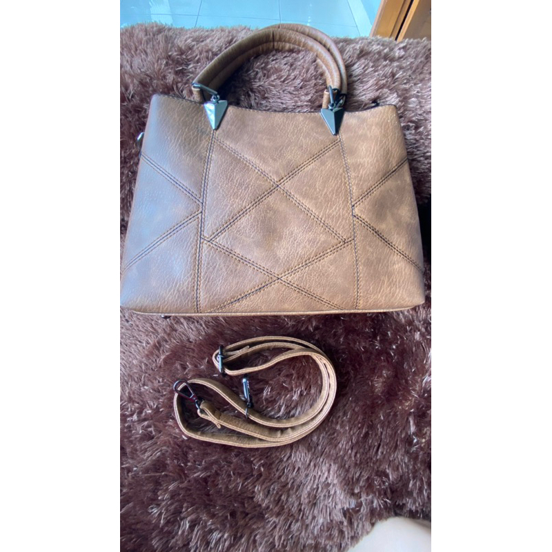 Preloved Tas Sling Kulit