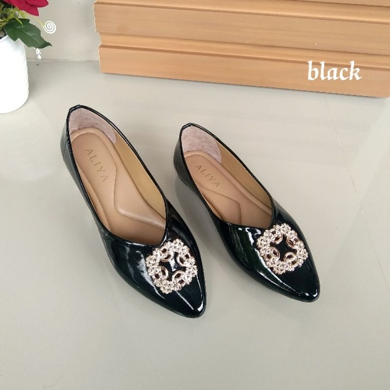 Aliya Sepatu Flat Wanita Casandra