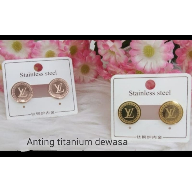 RS479. Anting tusuk titanium wanita motif LV