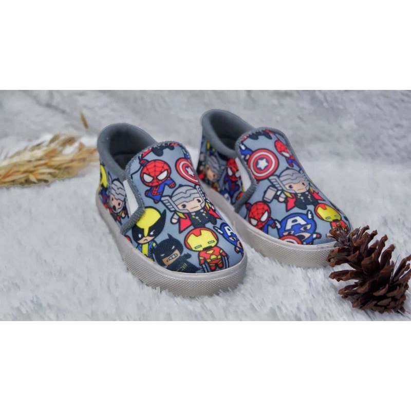 SEPATU ANAK SLIPON MOTIV MRVL