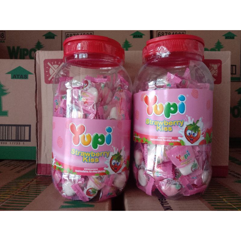 Yupi Strawberry Kis Jar 300gr