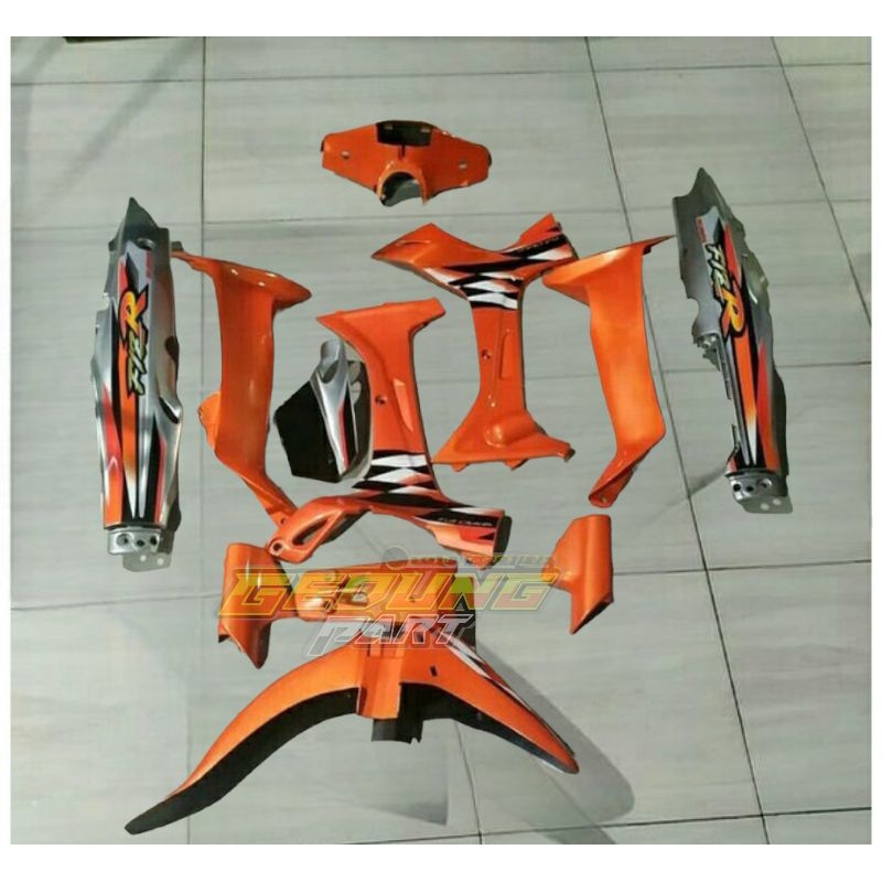 cover body Fiz R full set bodi halus Yamaha Fiz R milenium oren silver fullset body fiz r