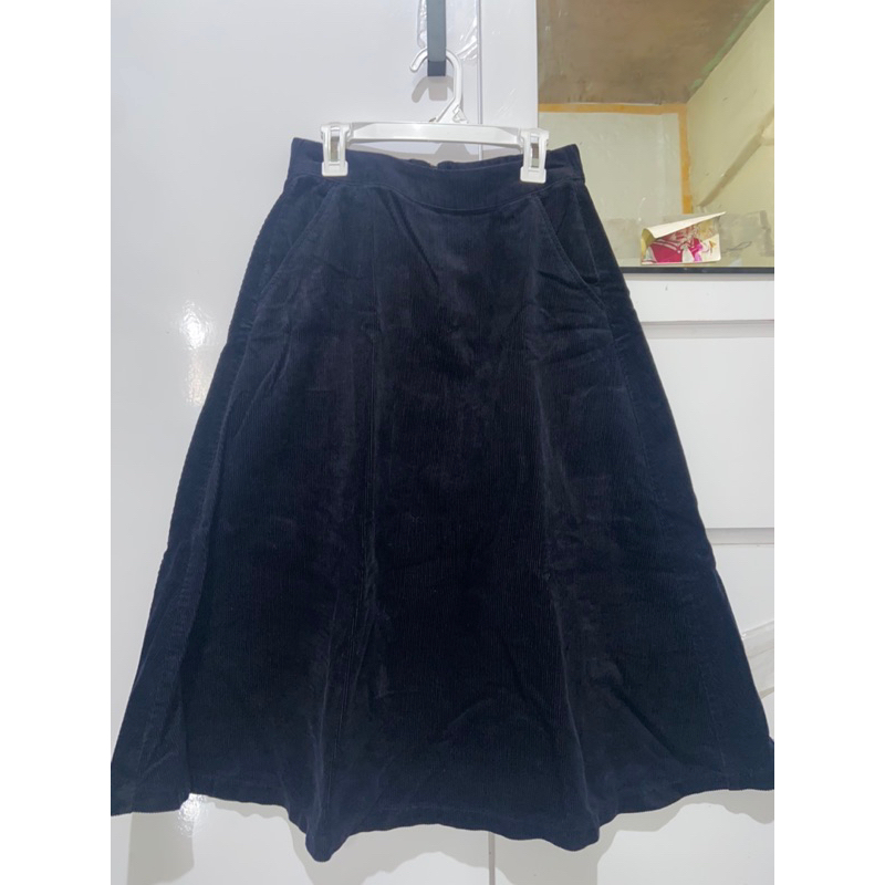 Rok Corduroy Hitam - Uniqlo