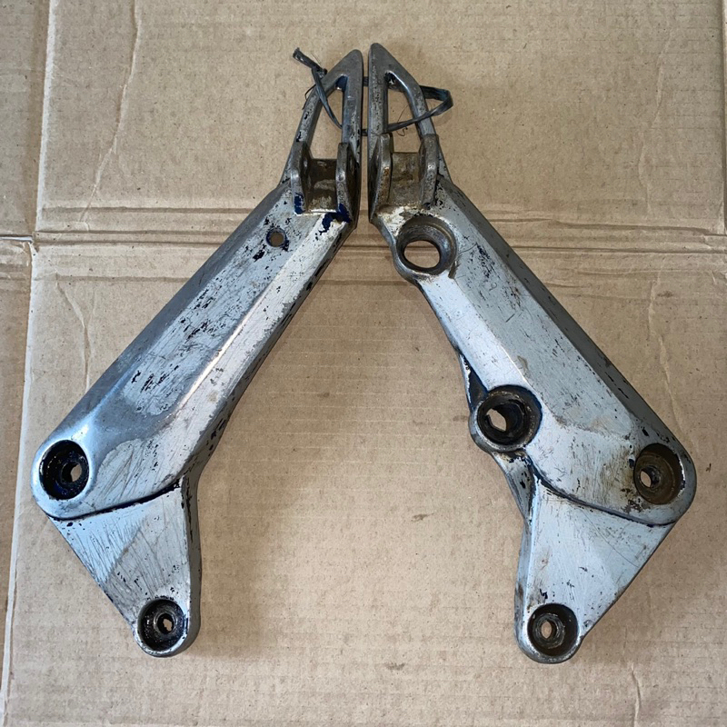 dudukan (pangkon) footstep belakang suzuki smash 110 postep smash lama original