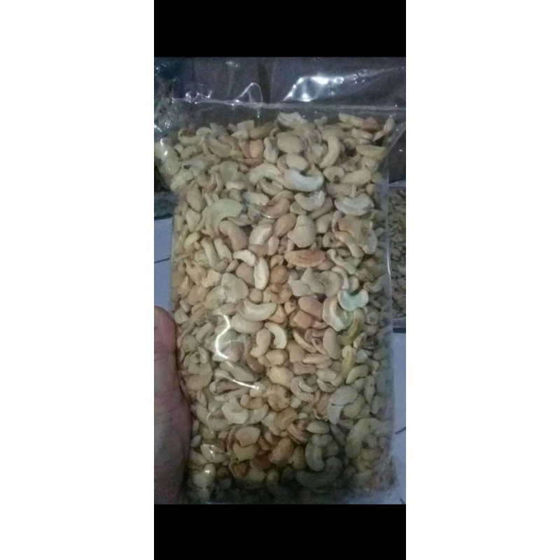 

Kacang Mede Patahan Mentah