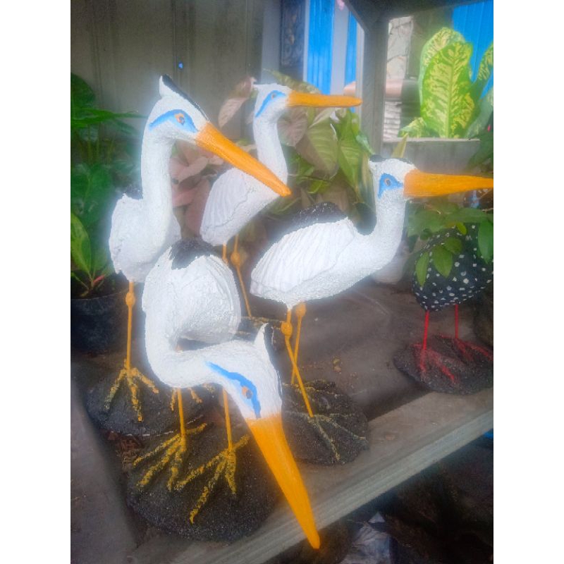 patung burung bangau