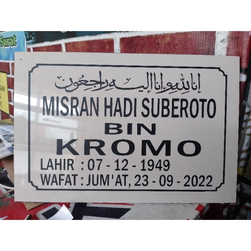 Batu prasasti makam granit