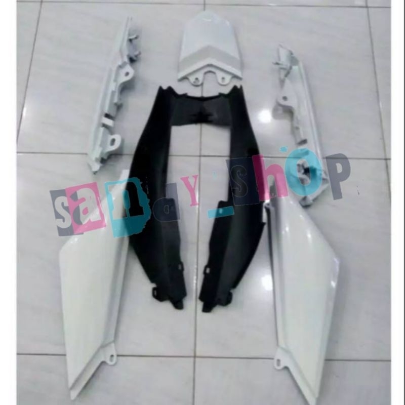 BODY BELAKANG SET YAMAHA VIXION NVL / KS PUTIH 2012-2014