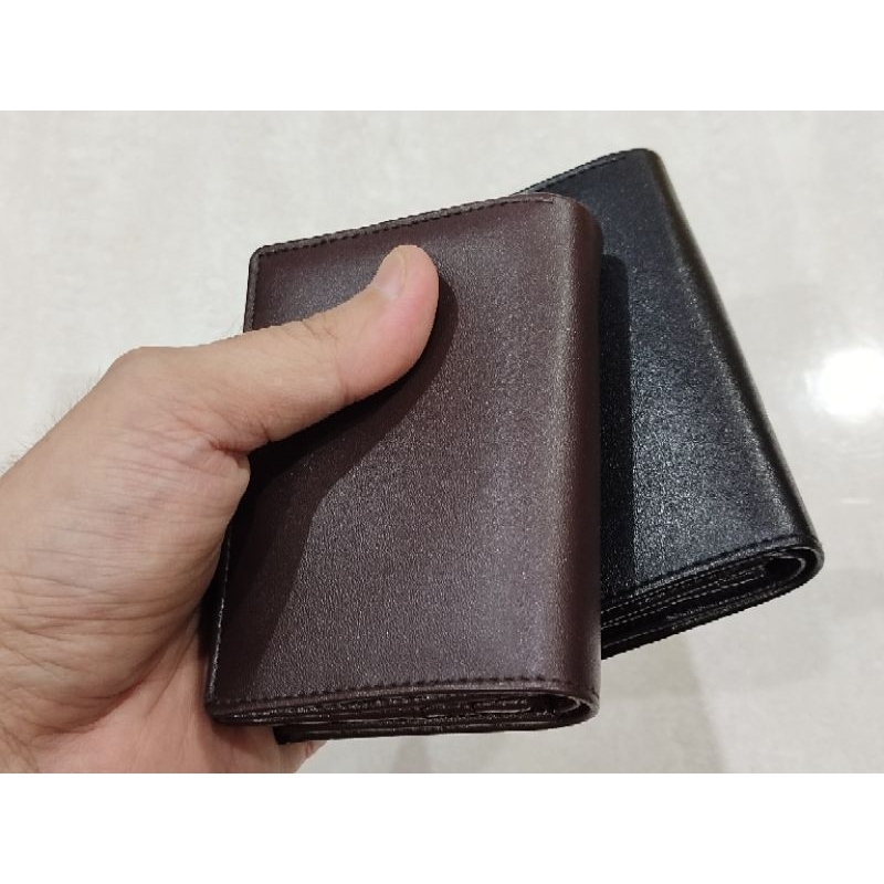 Dompet tempat kartu kancing polos