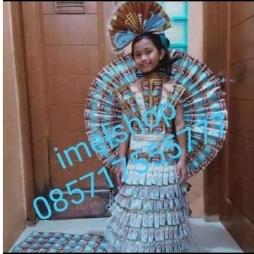 kostum karnaval daur ulang