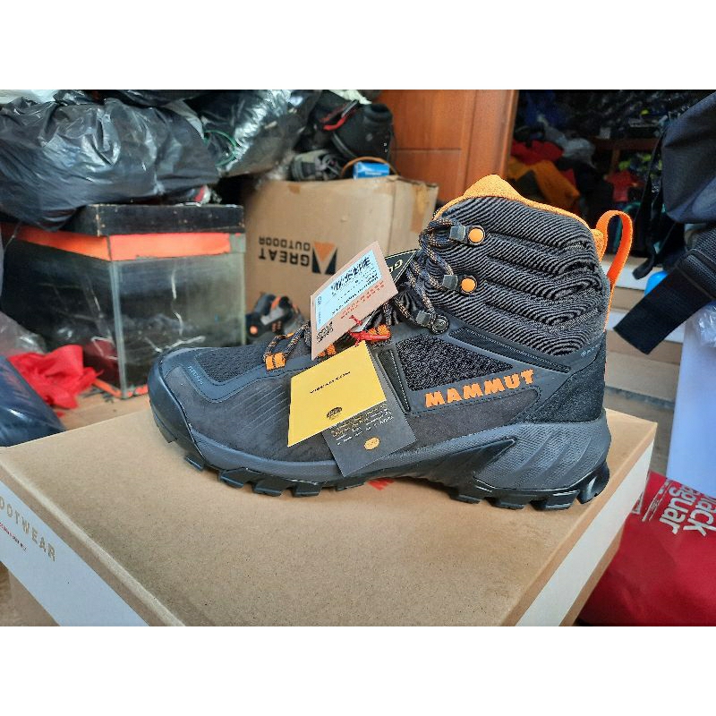 SEPATU GUNUNG TREKKING HIKING MAMMUT SAPUEN HIGH GTX BLK DRK RADIANT MENS ORIGINAL