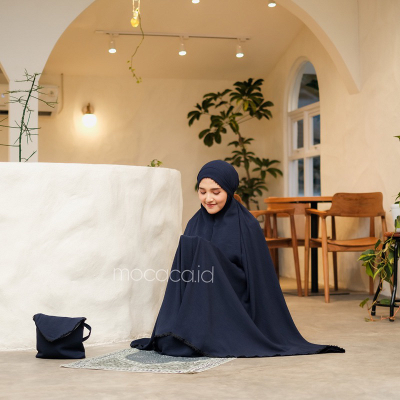 Mukena Dewasa 3 in 1 Jumbo Crincle Yamina Ironless Sleting Dagu ponco free tas travelling pouch renda hitam - dark navy