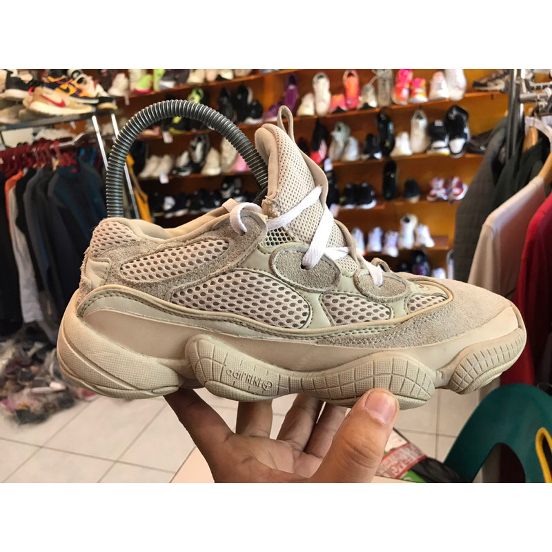 SEPATU ADIDAS YEEZY - SIZE 39,5 BEKAS SECOND BRANDED ORIGINAL