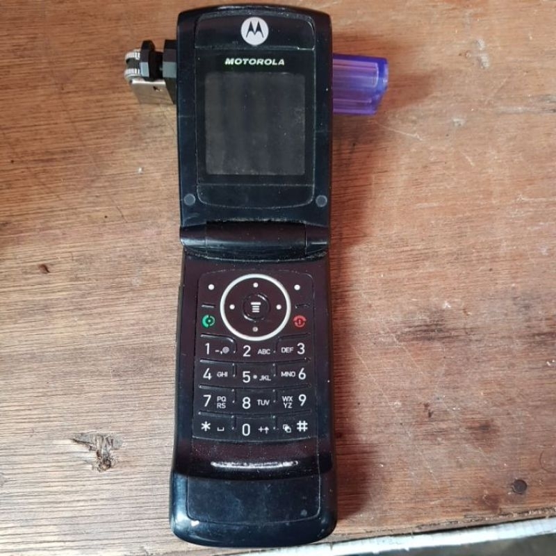 HP Jadoel/Jadul Motorola W220 Flip ( Kondisi Hidup )