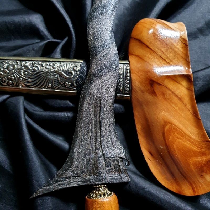 Keris Balebang Luk 7 Pamor Buntel Mayit