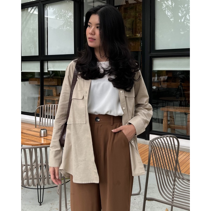 CARLA LINEN POCKET SHIRT | kemeja basic berbahan linen