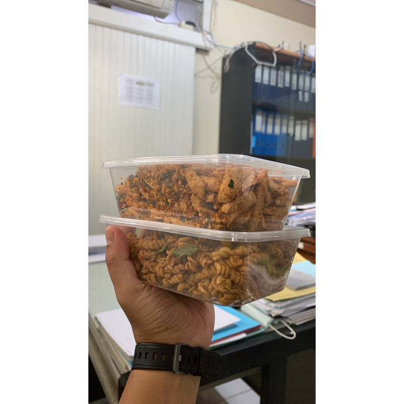 

Makaroni Original-Pedas Daun jeruk-Balado