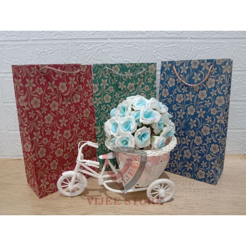

Paperbag Batik Wafer 15X8X25 / Tas Hastari Batik