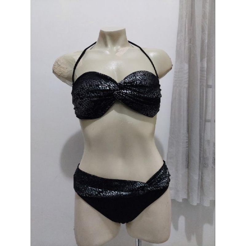 pakaian untuk renang Lee Vierra