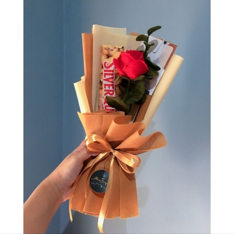 

single rose bucket coklat silverqueen