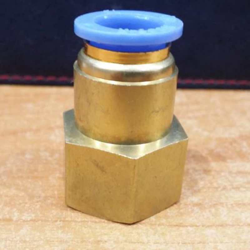 Fitting Pneumatic Selang 12mm Ke Drat Betina 1/2 inci / PCF 12-04