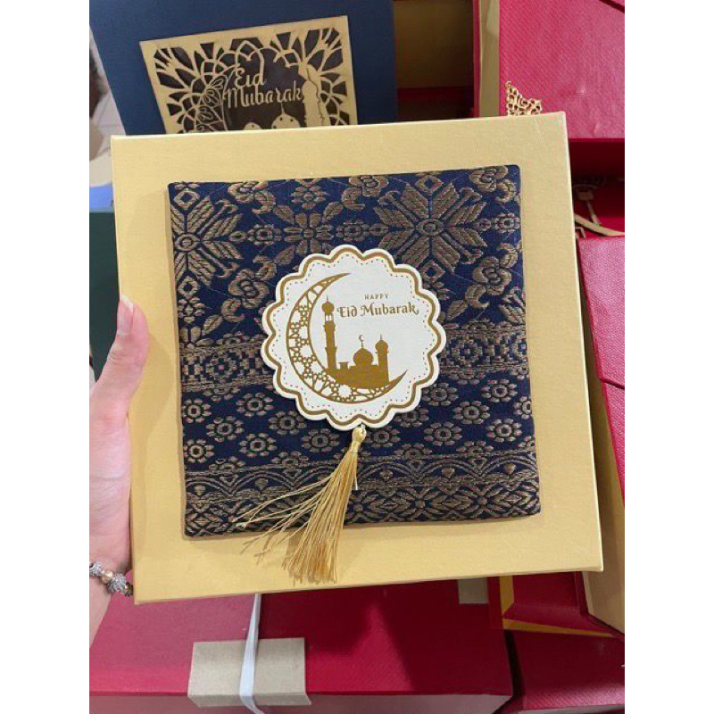 

[CUSTOM] box kue 22x22x8cm kue lapis tanpa sekat model songket biru