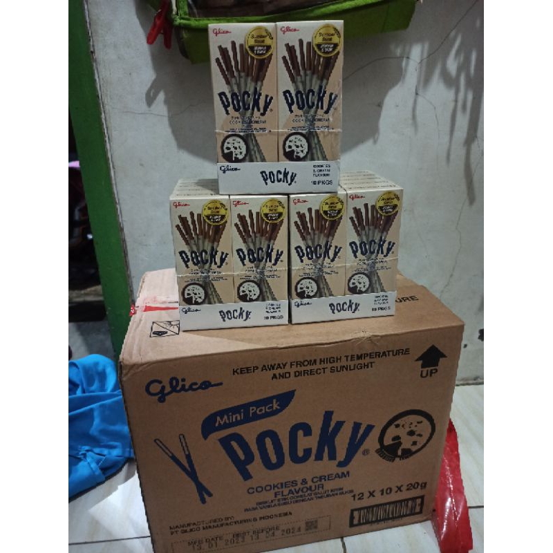 

pocky cookies and cream minibox