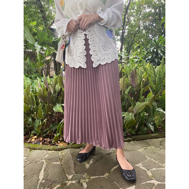 Flowy Pleats Skirt / Rok Plisket by Milposhka