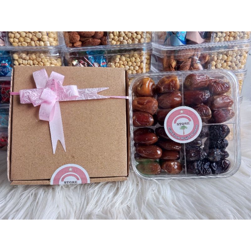 

PAKET HAMPERS KURMA 4 IN 1 OLEH-OLEH HAJI DAN UMROH