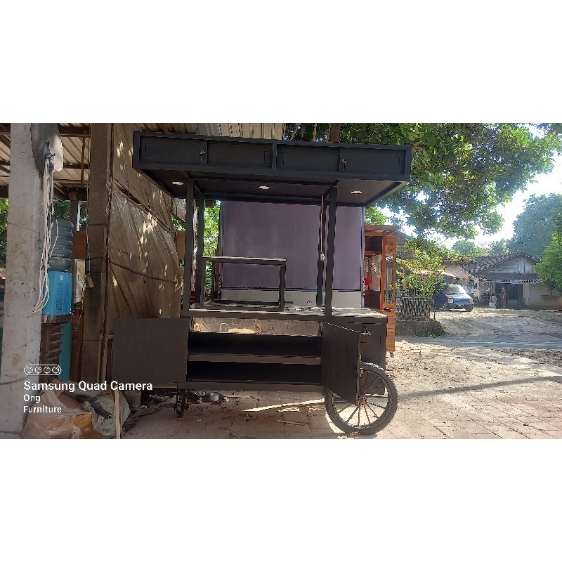 gerobak dorong jualan dimsum / gerobak dorong jualan sosis / gerobak dorong jualan sosis kore / gero